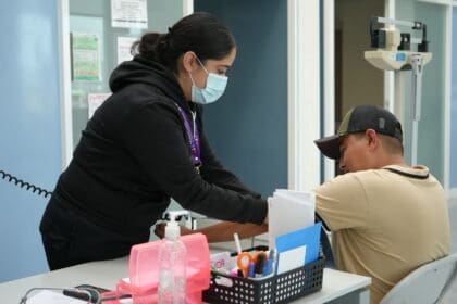 Extienden servicio médicos a comunidades alejadas