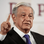 AMLO cambia fecha para que refinería Dos Bocas se eche a andar