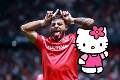 Afición del Toluca se burla de Pumas con peluches de "Hello Kitty"