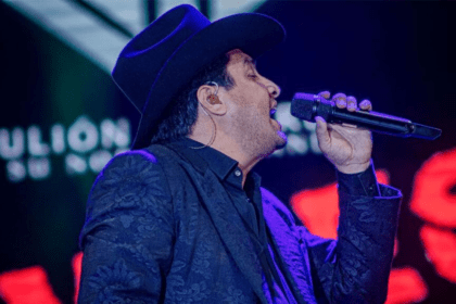 Julión Álvarez detiene concierto en Chihuahua para evitar ser multado
