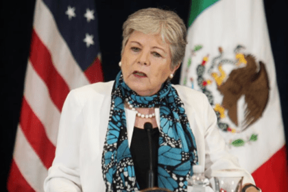 "Nuestros migrantes en EU no son delincuentes", dice canciller