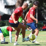 En Chivas urge que aparezcan "Chicharito" Hernández y "JJ" Macías