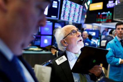 Wall Street cierra mixto y el Dow Jones baja 0,77 % tras dos días de récords