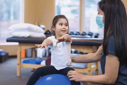 Brindan atención gratuita a niños con problemas en su desarrollo neurológico