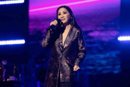 Ana Gabriel detiene concierto; se queja de las cenizas del Popo