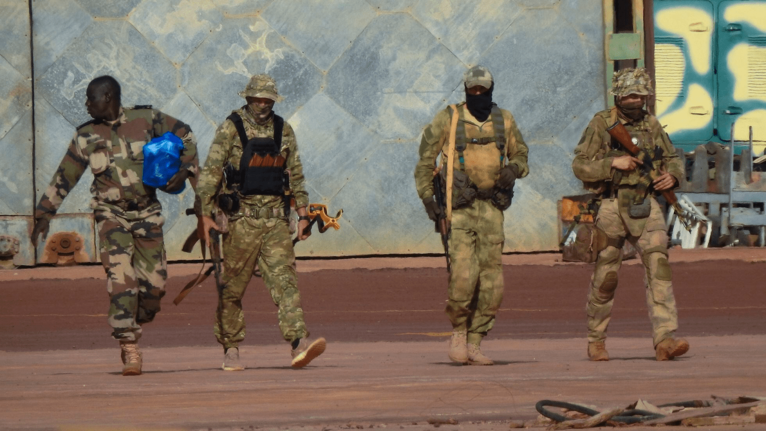 Denuncian la muerte de decenas de civiles por bombardeos del Ejército de Mali