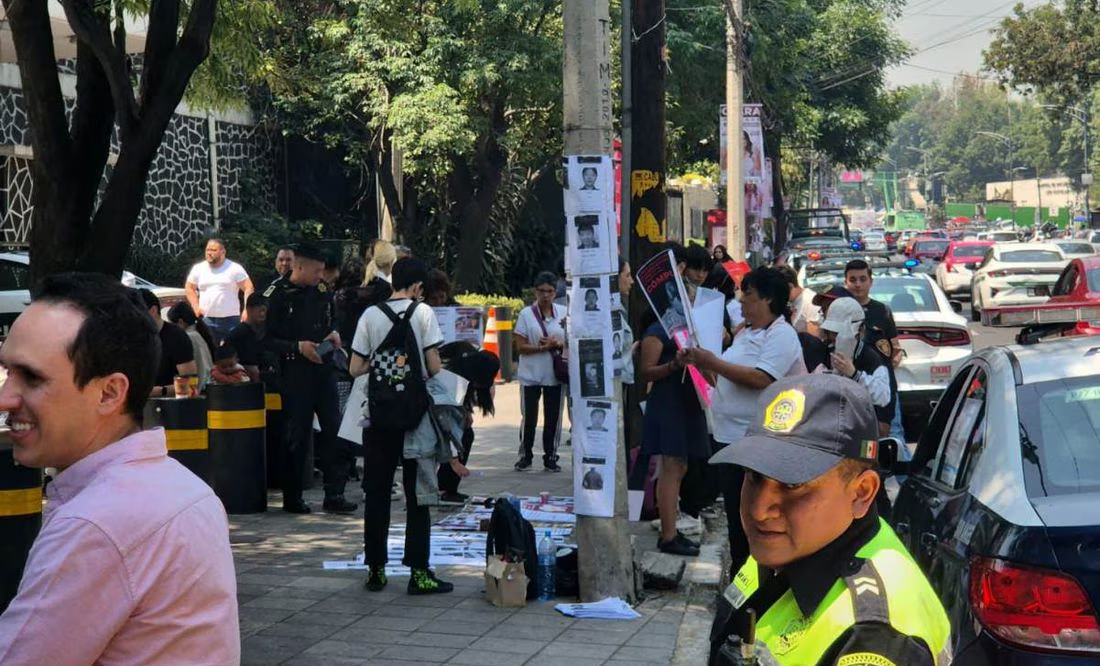 Activistas protestan por maltrato animal en embajada china