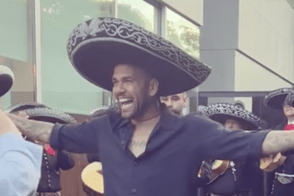 Dani Alves tuvo fiesta tras recibir libertad condicional en Barcelona