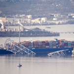El barco que chocó con el puente de Baltimore tiene contenedores con químicos peligrosos