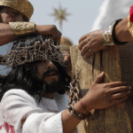 Iztapalapa celebra viacrucis azotada por el calor y falta de agua, pero amparada en la fe