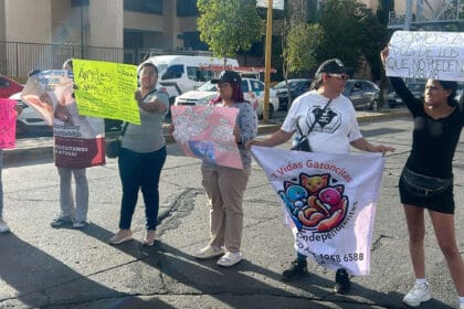 Protestan activistas contra el maltrato animal