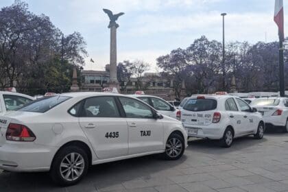 Se reservan taxistas el porcentaje de aumento a sus tarifas para este año