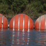 Foto de archivo de las boyas que se colocan en el río Grande. Foto de EFE/ ADAM DAVIS.