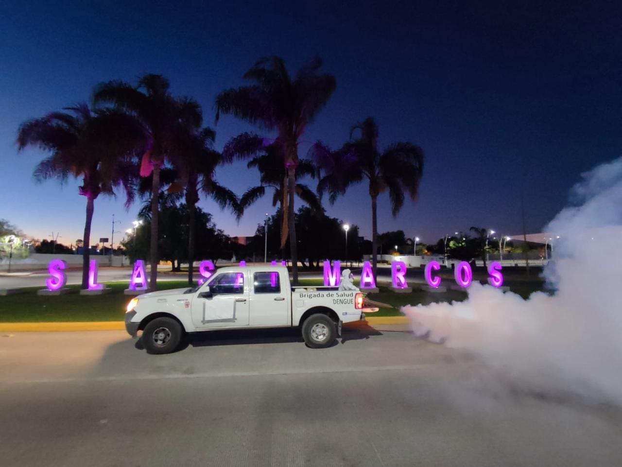 Fumigan área ferial para evitar el dengue