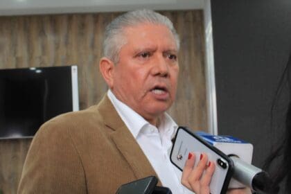 Utilidades deben pagarse aunque no haya dinero, pueden pedir prestado: Padilla