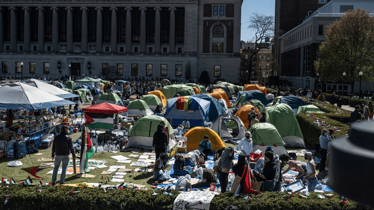 Universidad de Columbia comienza suspensiones de estudiantes del campamento propalestino