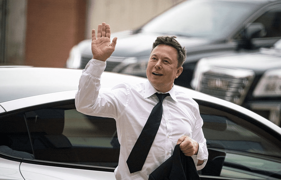 Elon Musk anuncia que Tesla presentará su Robotaxi el próximo 8 de agosto
