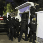 México suspende relación con Ecuador tras irrupción en embajada para capturar a Jorge Glas