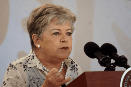 Personal diplomático en Ecuador regresa a México vía comercial: SRE