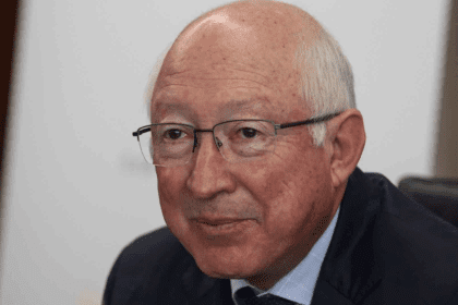 EE.UU. condena el asalto a la embajada de México en Ecuador y urge a resolver diferencias