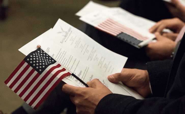 Entran en vigor las nuevas tarifas para la ciudadanía y residencia permanente en EE.UU.