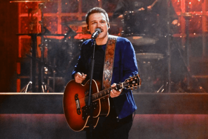 Arrestan al cantante Morgan Wallen por arrojar silla de un bar