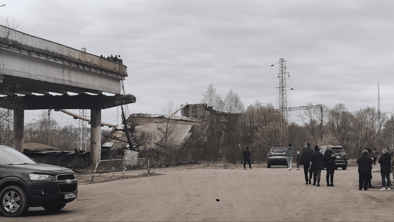 Colapsa puente en Rusia; deja un muerto y 5 lesionados