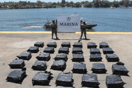 Marina asegura dos toneladas de cocaína frente a costas de Michoacán
