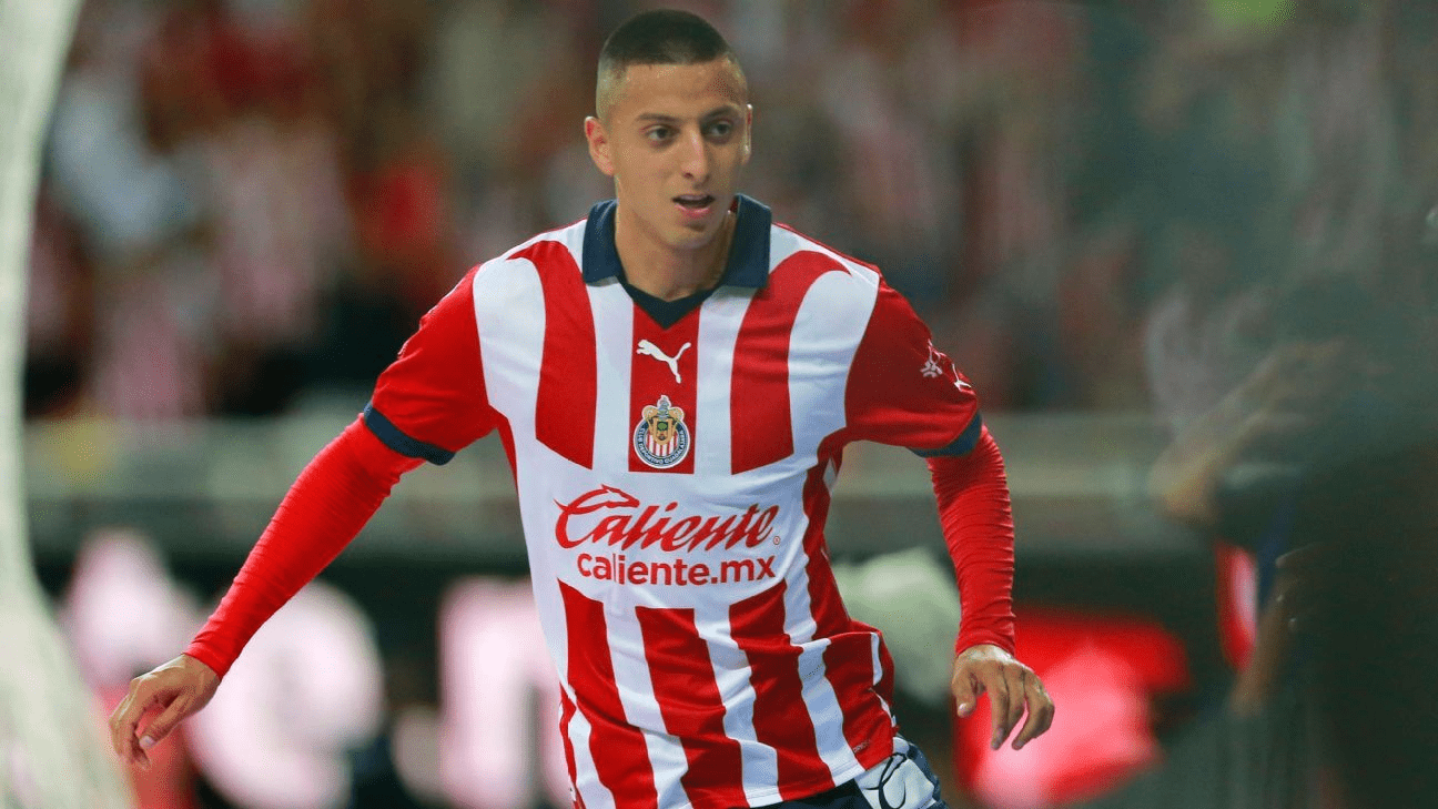 Roberto Alvarado confesó que "no quería ir a Chivas"