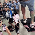 Fanáticos de Monterrey pisotean playera de Lionel Messi
