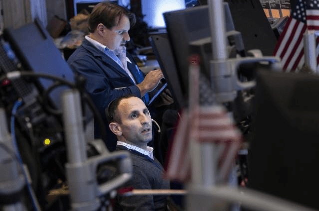Wall Street cierra en rojo y el Dow Jones baja un 1 %