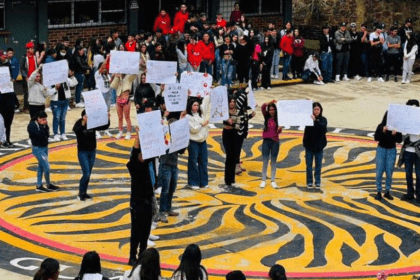 Estudiantes de la UDG se manifiestan por desaparición de compañero