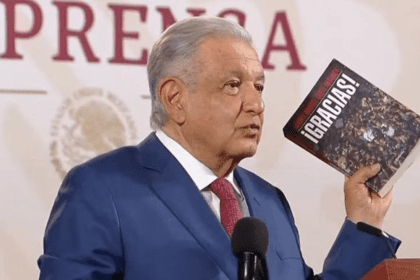 AMLO acusa a magistrado de querer prohibir su libro