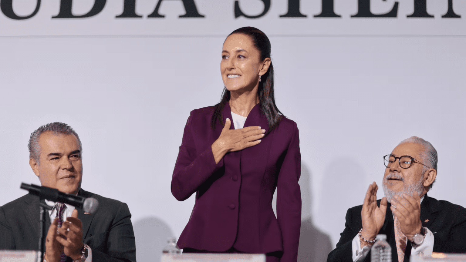 Sheinbaum promete a empresarios condiciones necesarias para invertir