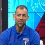 "Chelito" Delgado falla penal en su partido homenaje