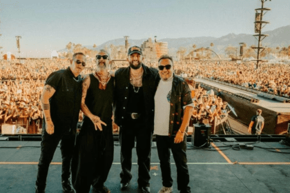 Carin León y Molotov protestan con "Frijolero" en el Coachella