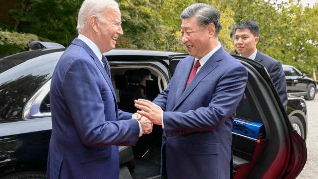 Xi avisa a Biden que Estados Unidos "crea riesgos" con sus restricciones tecnológicas