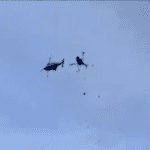 Chocan dos helicópteros en celebración de la Marina Real de Malasia