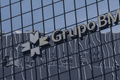 La Bolsa mexicana gana un 1,1 %, llega a 57.085,84 unidades y se acerca al cierre de 2023
