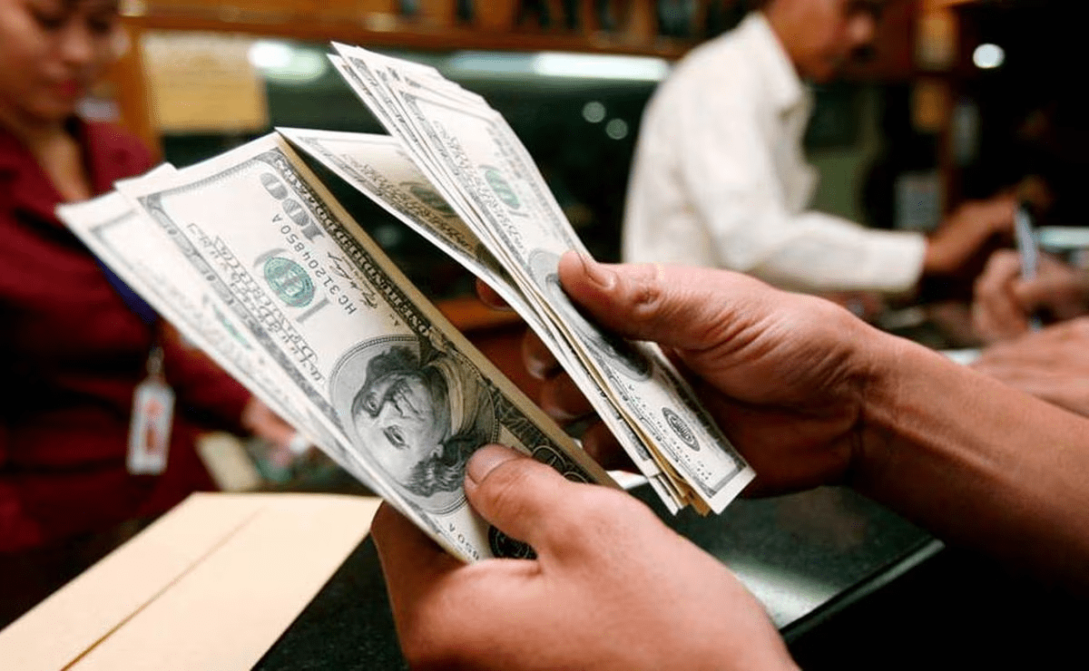 Precio del dólar en 17.31 pesos a al mayoreo