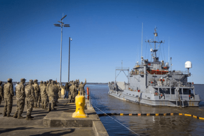 El Ejército de EE. UU. comienza a construir un muelle frente a Gaza para entregar ayuda