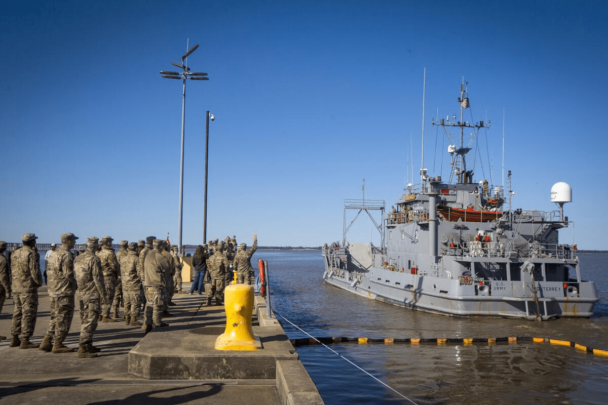 El Ejército de EE. UU. comienza a construir un muelle frente a Gaza para entregar ayuda