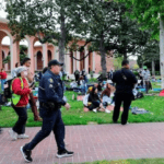 Policía repliega protesta de estudiantes propalestinos en Los Ángeles