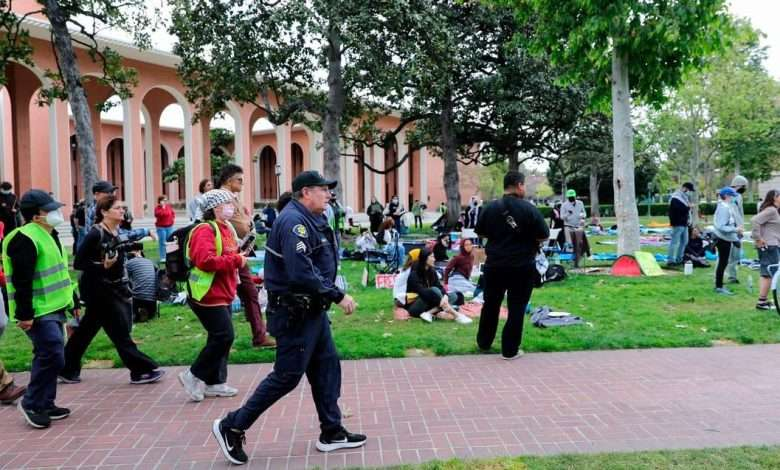 Policía repliega protesta de estudiantes propalestinos en Los Ángeles