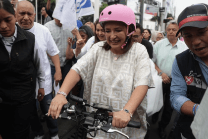Xóchitl Gálvez denuncia que la 4T la espía