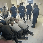 Indagan muerte de afroestadounidense tras ser sometido por la policía
