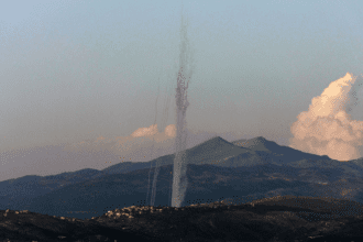 Hizbulá ataca Israel con "decenas" de cohetes en respuesta a asesinato de líderes aliados