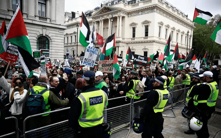 Decenas de miles de personas piden en Londres un alto el fuego en Gaza