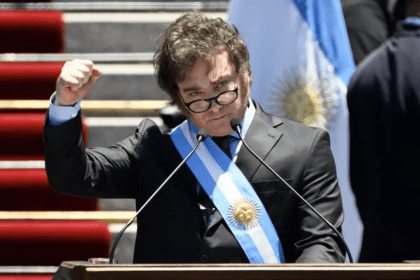 Milei defiende que su ajuste es "para reconstruir el país destruido" por el peronismo