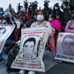 Padres de los 43 normalistas exigen reunión con AMLO